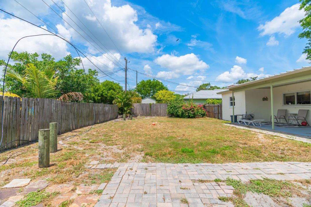 Active With Contract: $270,000 (3 beds, 1 baths, 923 Square Feet)