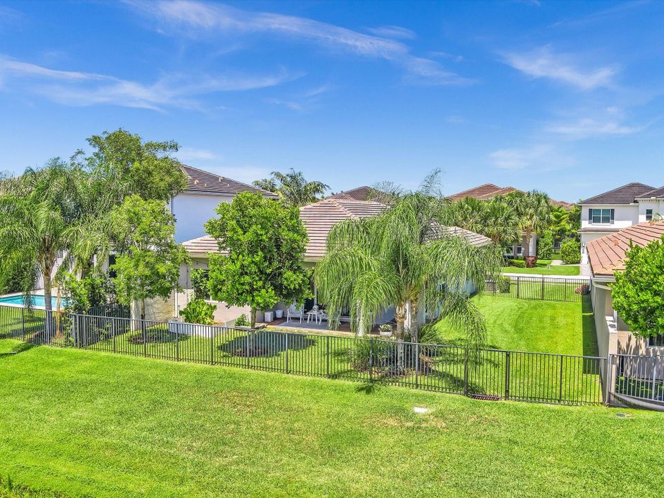 For Sale: $999,000 (3 beds, 2 baths, 1976 Square Feet)