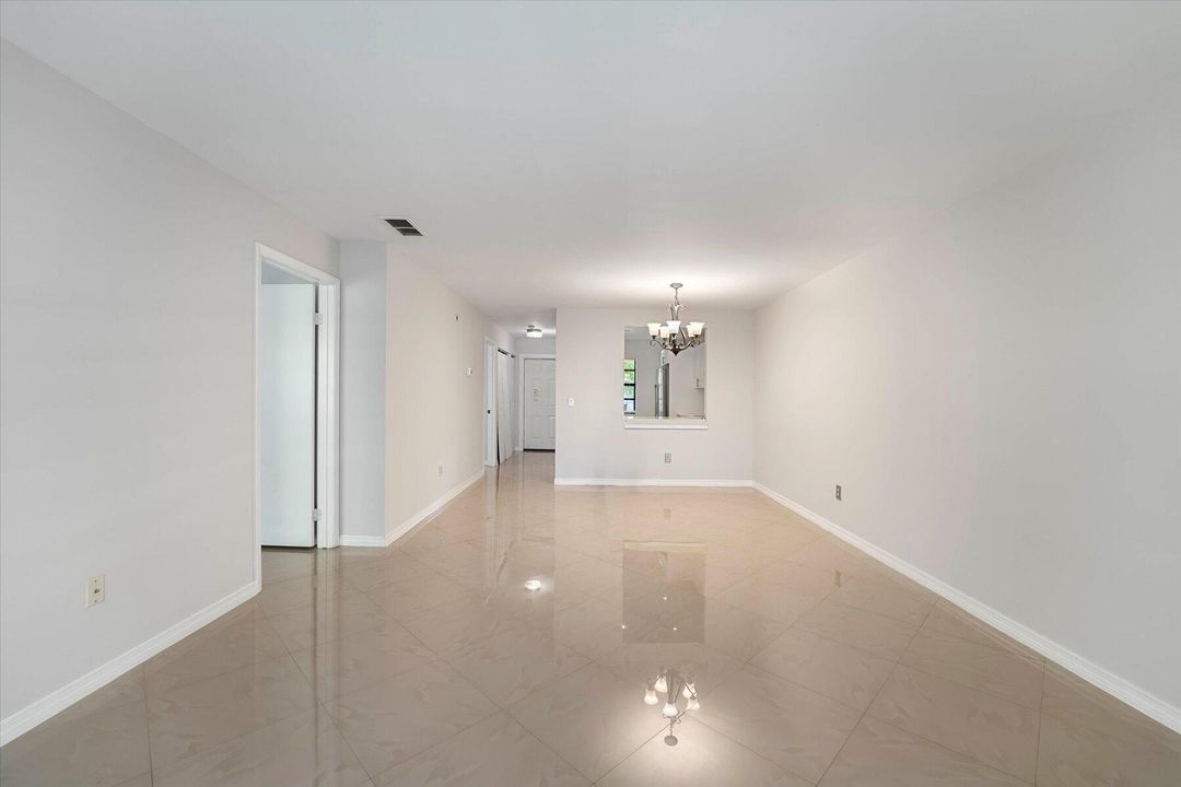 Active With Contract: $151,000 (2 beds, 2 baths, 1044 Square Feet)