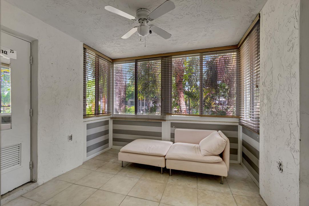 For Sale: $200,000 (2 beds, 2 baths, 952 Square Feet)