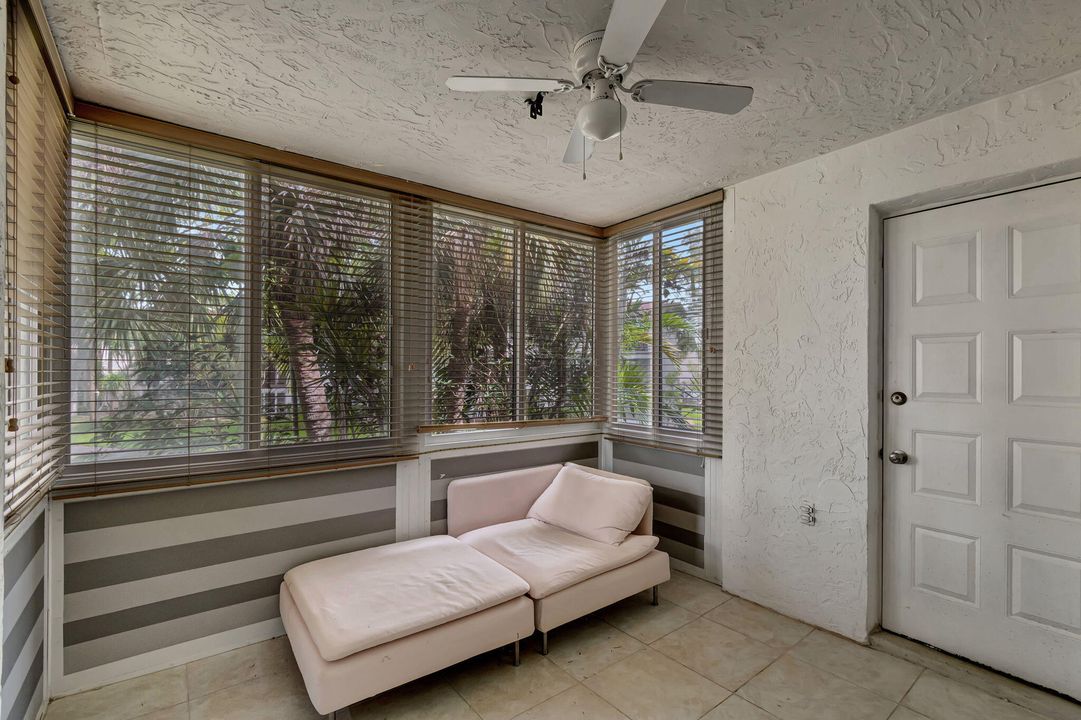 For Sale: $200,000 (2 beds, 2 baths, 952 Square Feet)