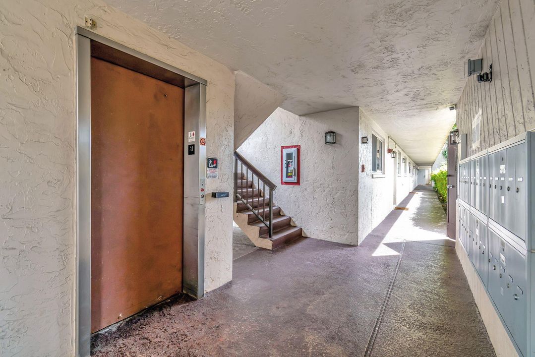 For Sale: $200,000 (2 beds, 2 baths, 952 Square Feet)