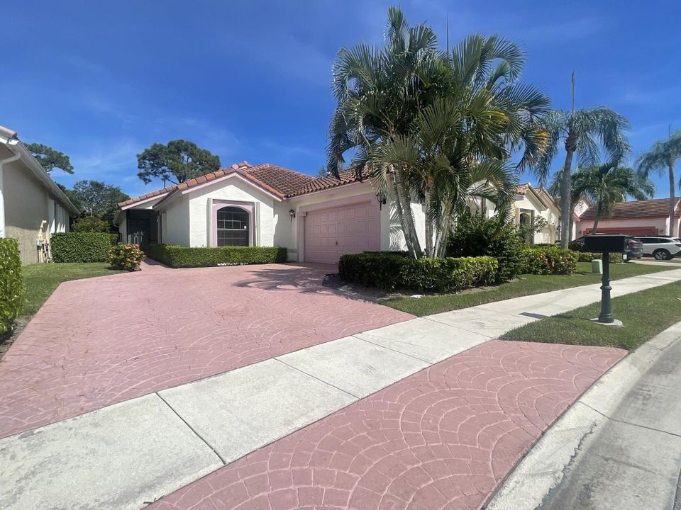 Recently Sold: $550,000 (3 beds, 2 baths, 2605 Square Feet)