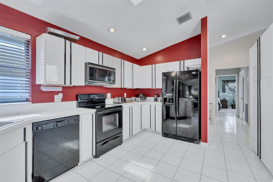 For Sale: $425,000 (2 beds, 2 baths, 1466 Square Feet)