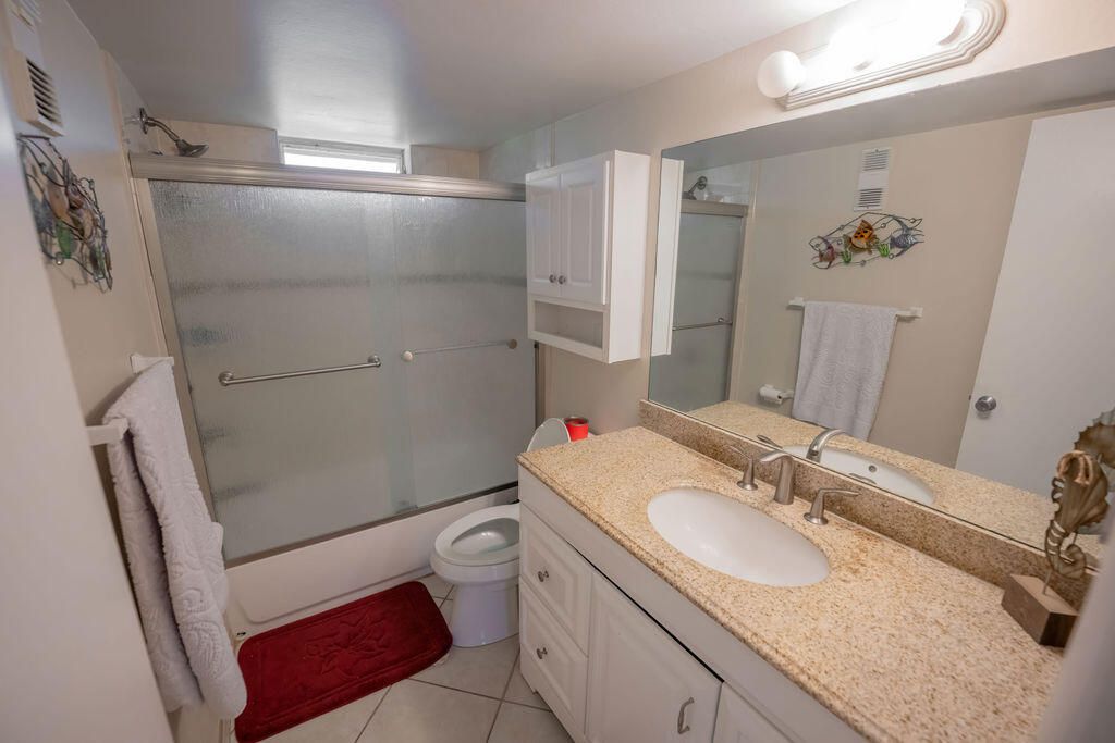 For Sale: $125,000 (2 beds, 2 baths, 982 Square Feet)