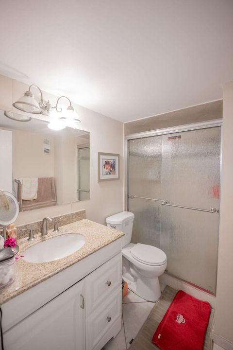 For Sale: $125,000 (2 beds, 2 baths, 982 Square Feet)