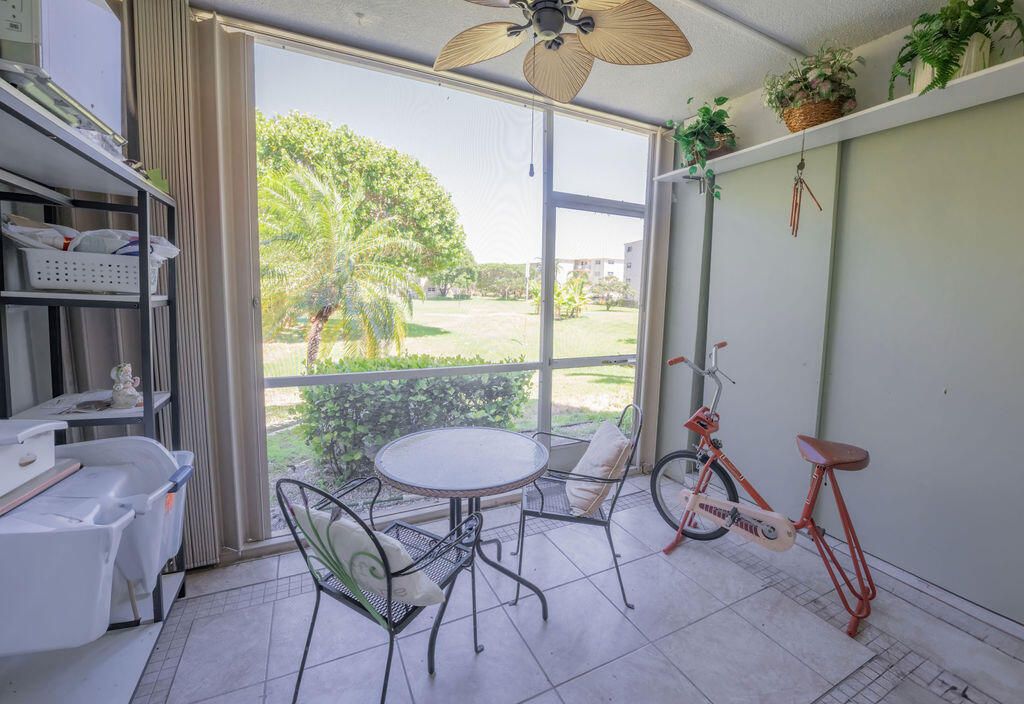 For Sale: $125,000 (2 beds, 2 baths, 982 Square Feet)