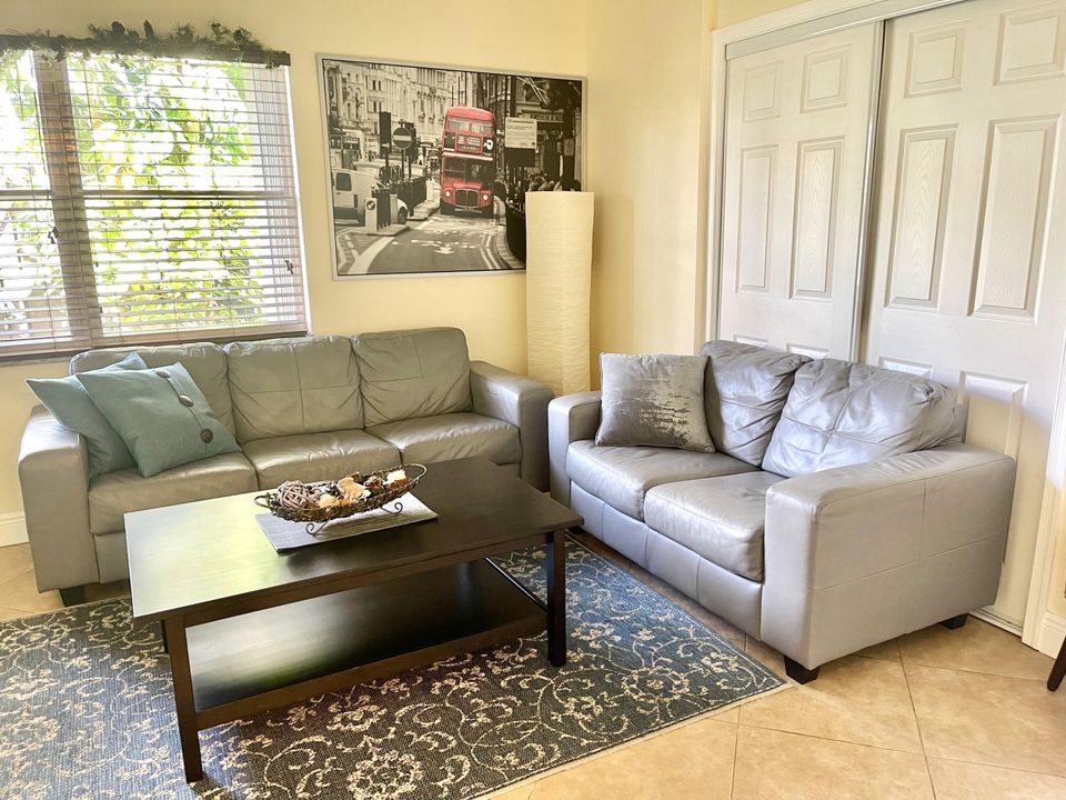 For Rent: $2,350 (1 beds, 1 baths, 700 Square Feet)