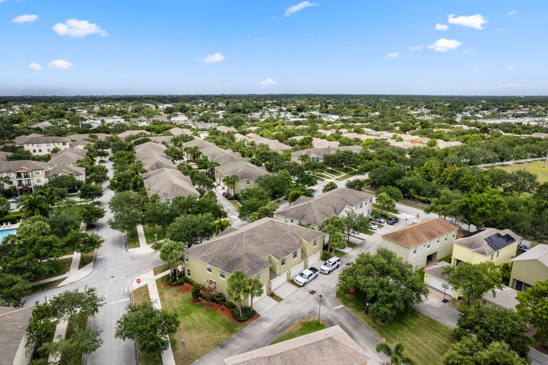 For Sale: $410,000 (3 beds, 2 baths, 1715 Square Feet)