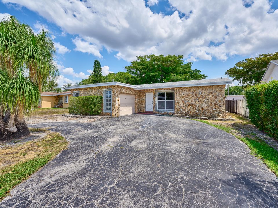 Active With Contract: $410,000 (2 beds, 2 baths, 1217 Square Feet)