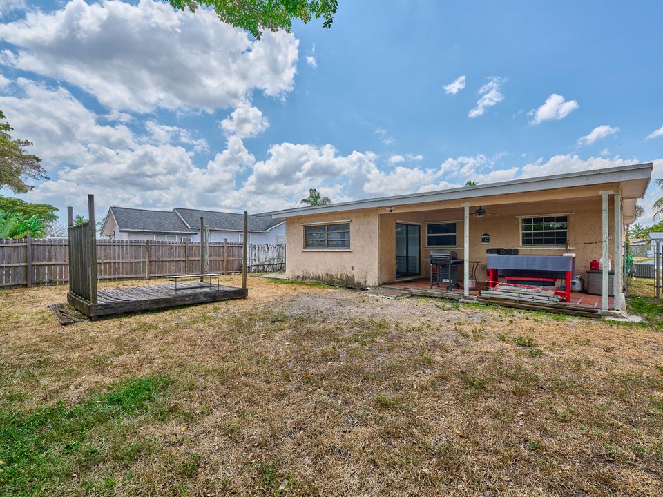 Active With Contract: $410,000 (2 beds, 2 baths, 1217 Square Feet)