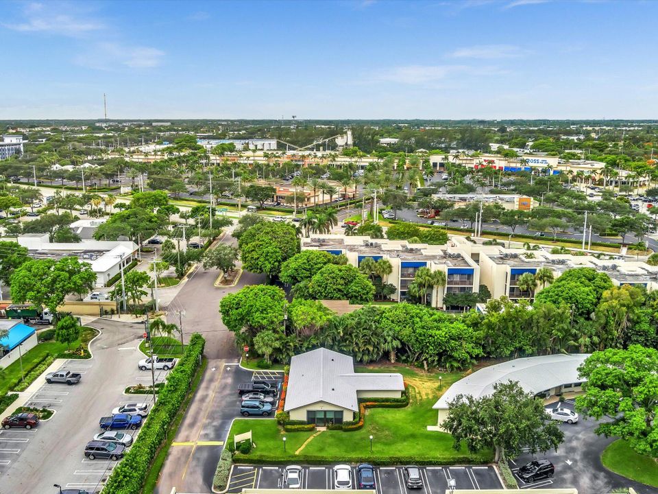 For Sale: $699,000 (3 beds, 3 baths, 1600 Square Feet)