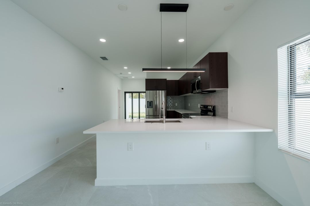 Active With Contract: $3,000 (3 beds, 2 baths, 1600 Square Feet)