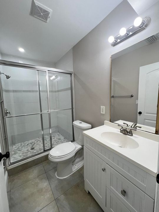 Active With Contract: $1,450 (1 beds, 1 baths, 700 Square Feet)