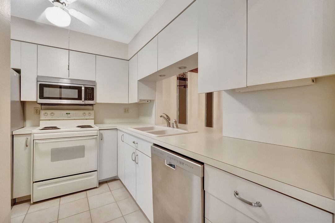 Active With Contract: $365,000 (3 beds, 2 baths, 1344 Square Feet)