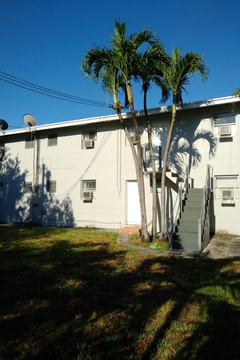 Active With Contract: $1,500 (1 beds, 1 baths, 600 Square Feet)