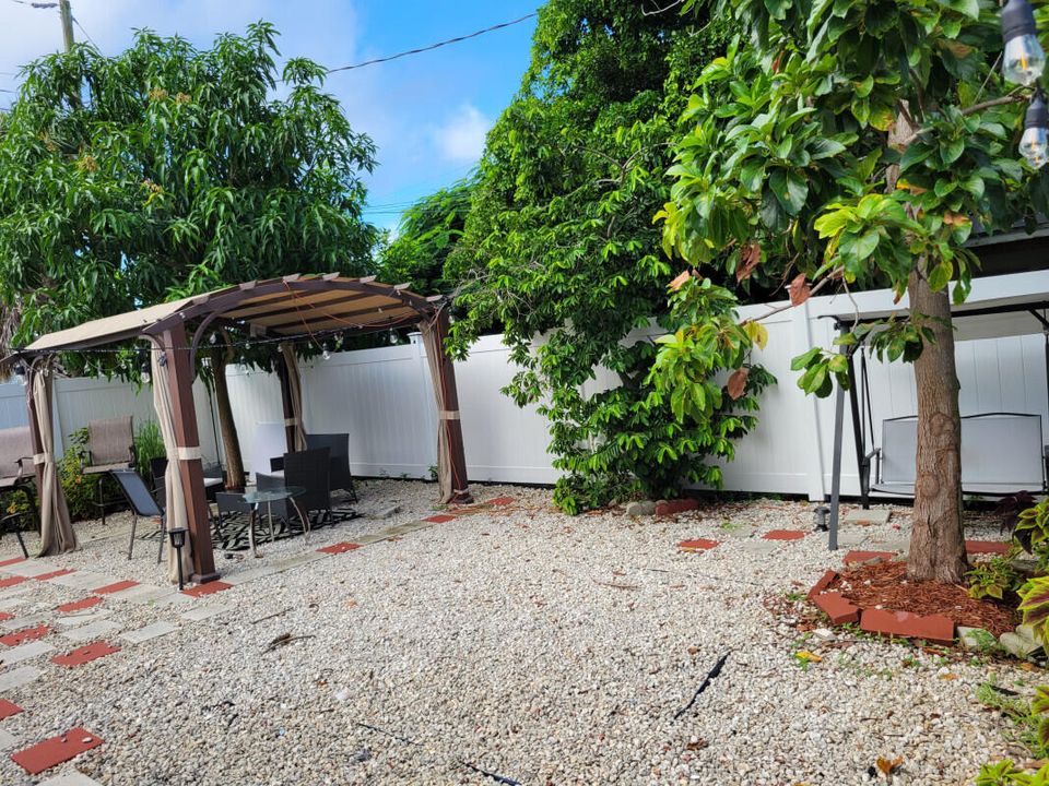 For Sale: $475,000 (3 beds, 1 baths, 1340 Square Feet)