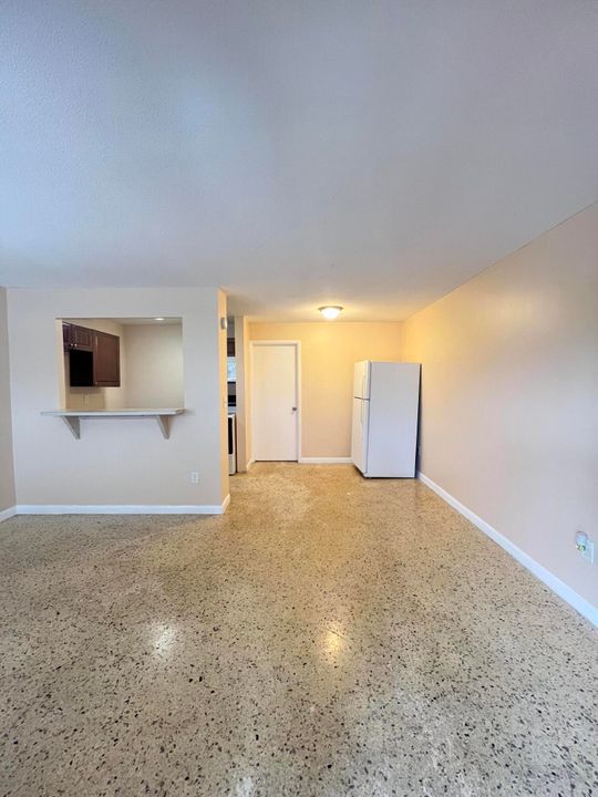 Active With Contract: $1,500 (1 beds, 1 baths, 600 Square Feet)