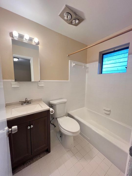 Active With Contract: $1,500 (1 beds, 1 baths, 600 Square Feet)