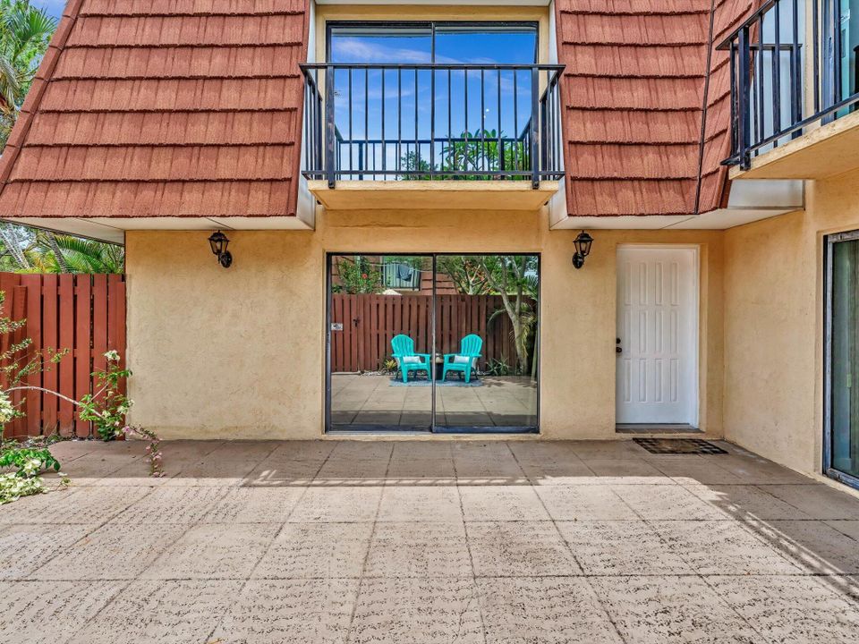 For Sale: $355,000 (2 beds, 2 baths, 1288 Square Feet)