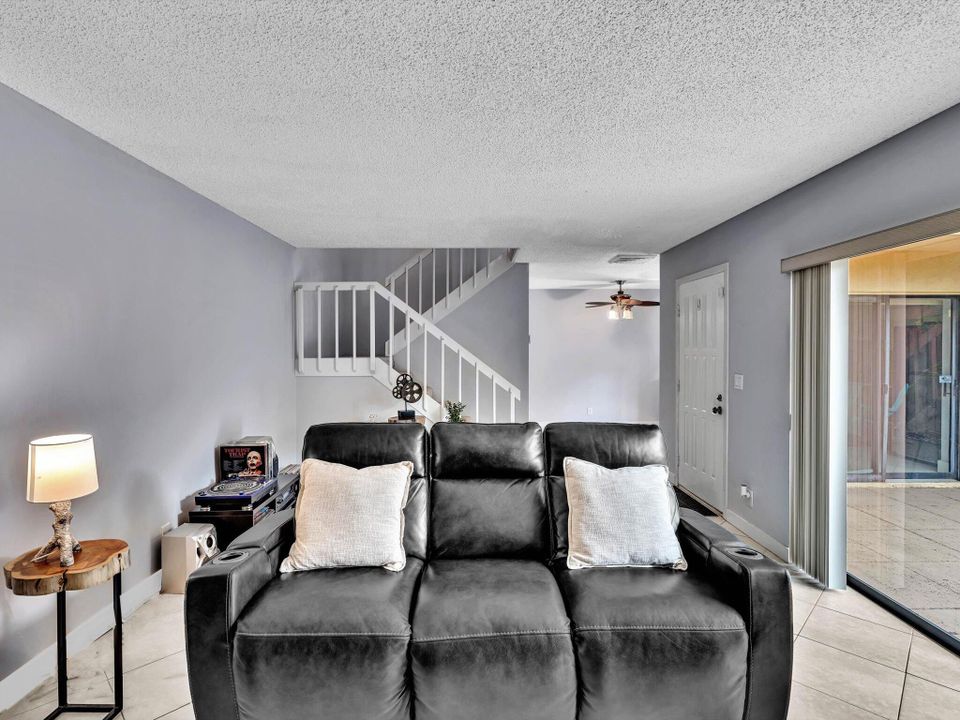 For Sale: $355,000 (2 beds, 2 baths, 1288 Square Feet)