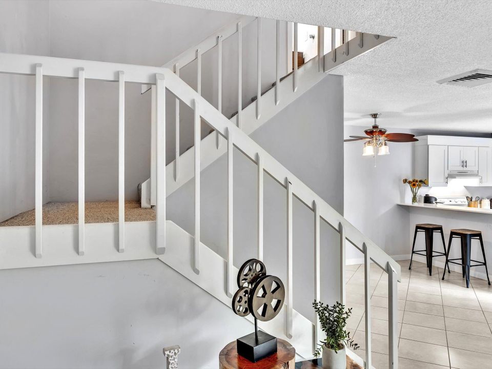 For Sale: $355,000 (2 beds, 2 baths, 1288 Square Feet)