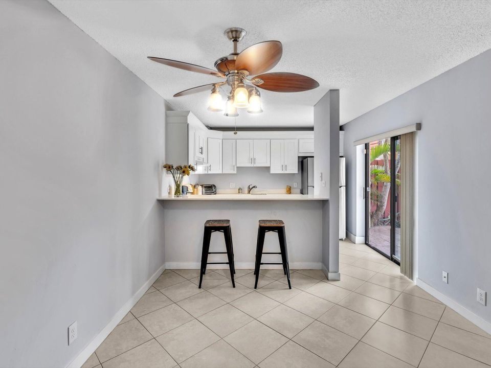 For Sale: $355,000 (2 beds, 2 baths, 1288 Square Feet)