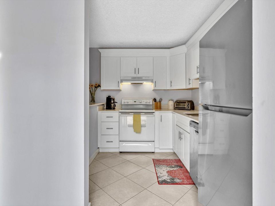 For Sale: $355,000 (2 beds, 2 baths, 1288 Square Feet)