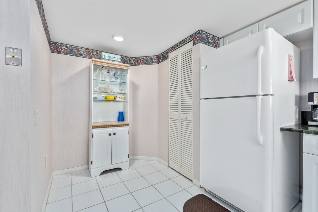 For Sale: $445,000 (2 beds, 2 baths, 1174 Square Feet)