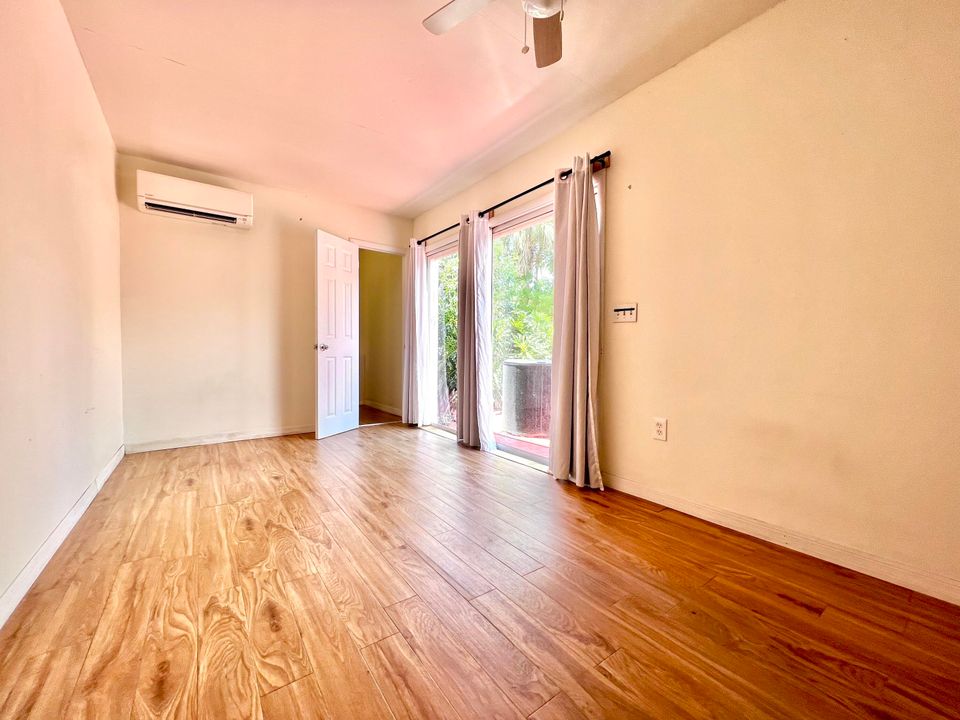 En Venta: $759,000 (4 camas, 2 baños, 2335 Pies cuadrados)