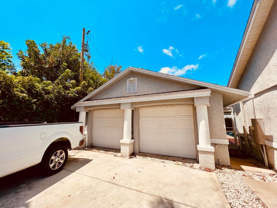 For Sale: $759,000 (4 beds, 2 baths, 2335 Square Feet)