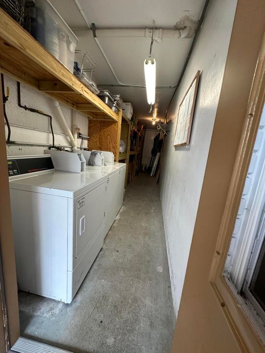 For Sale: $120,000 (1 beds, 1 baths, 684 Square Feet)