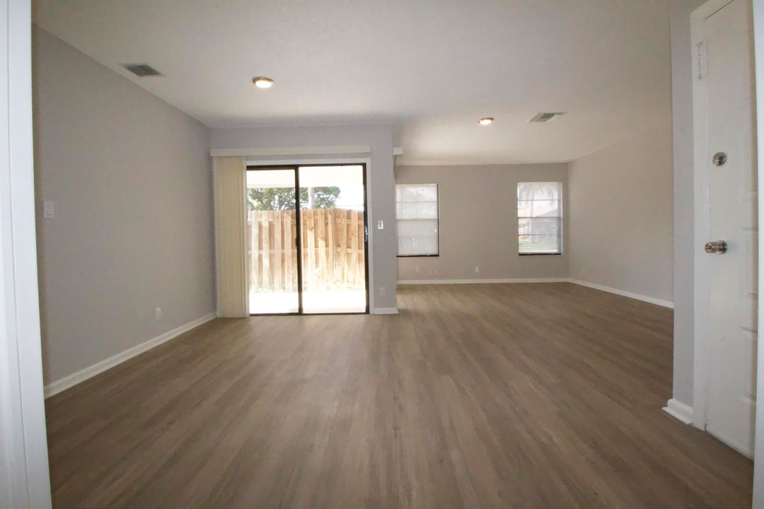 For Rent: $2,250 (2 beds, 2 baths, 1350 Square Feet)