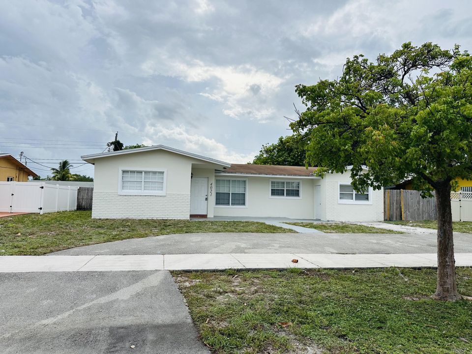 Active With Contract: $449,900 (4 beds, 2 baths, 1623 Square Feet)
