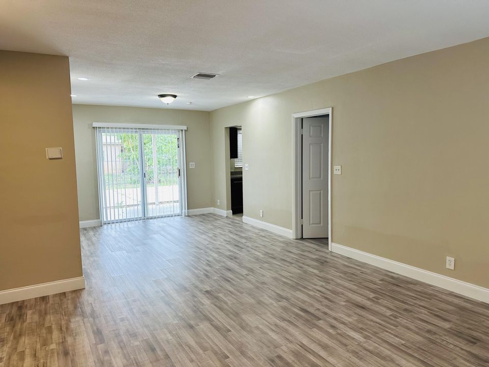 Active With Contract: $449,900 (4 beds, 2 baths, 1623 Square Feet)