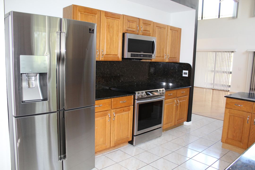 For Rent: $3,950 (4 beds, 2 baths, 2559 Square Feet)