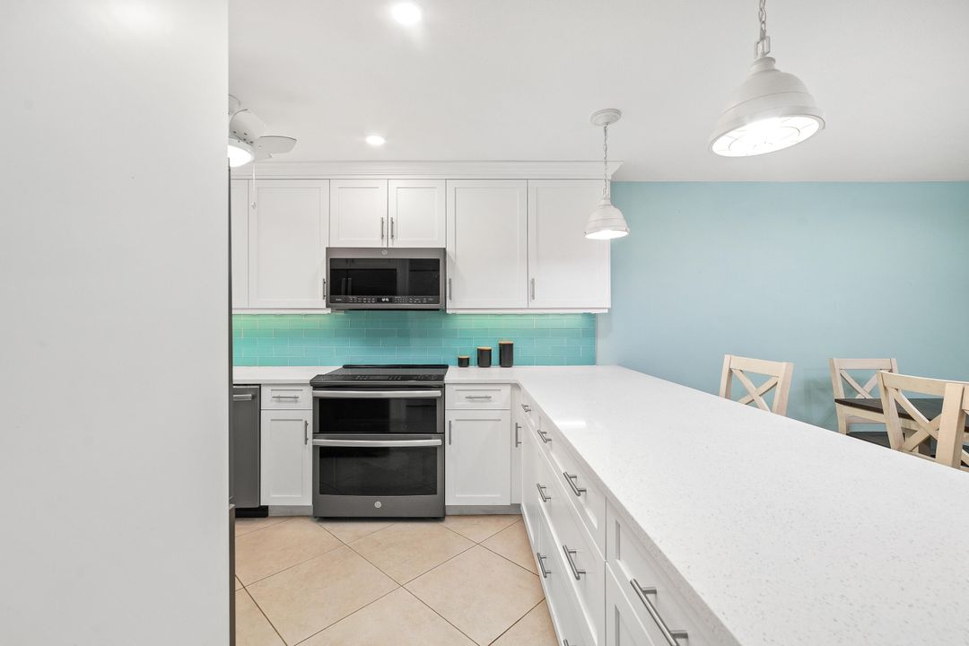 For Sale: $358,000 (2 beds, 2 baths, 1154 Square Feet)