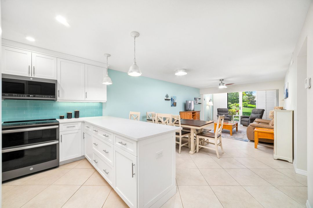 For Sale: $358,000 (2 beds, 2 baths, 1154 Square Feet)