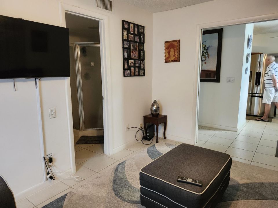 For Sale: $239,900 (2 beds, 2 baths, 1167 Square Feet)