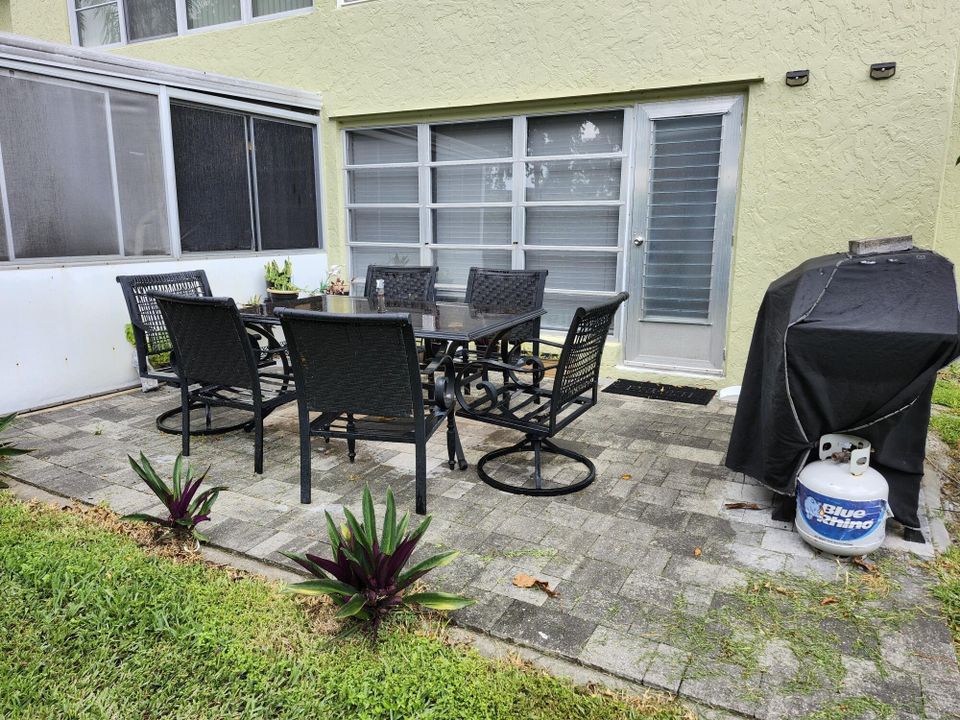 For Sale: $239,900 (2 beds, 2 baths, 1167 Square Feet)