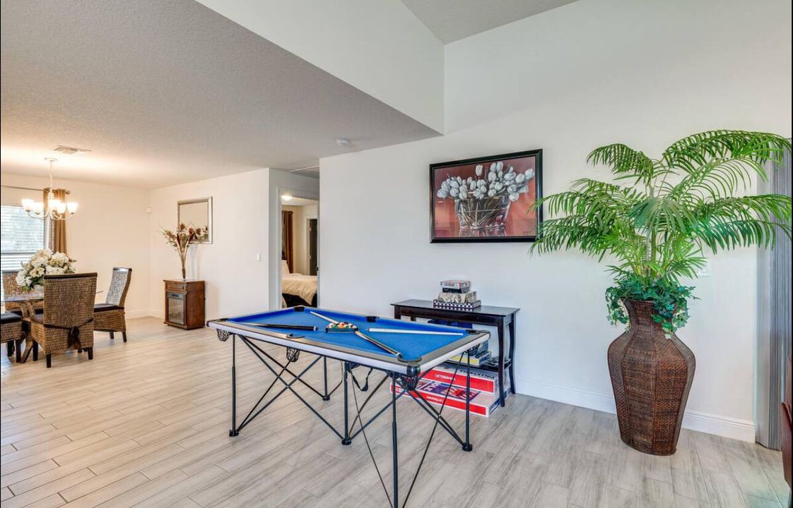 Active With Contract: $3,200 (3 beds, 2 baths, 2080 Square Feet)