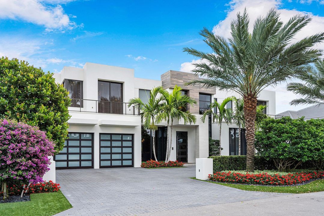 Active With Contract: $10,750,000 (4 beds, 5 baths, 6789 Square Feet)