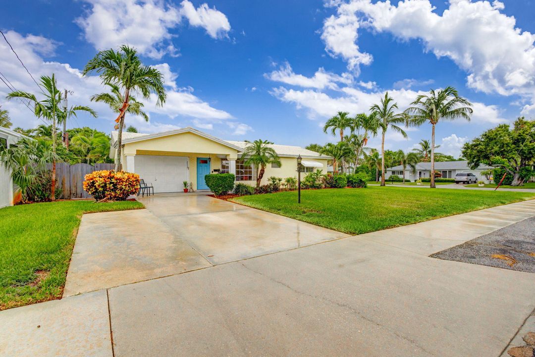 For Sale: $725,000 (2 beds, 2 baths, 1590 Square Feet)