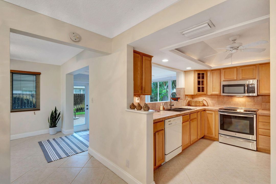 For Sale: $749,000 (2 beds, 2 baths, 1590 Square Feet)