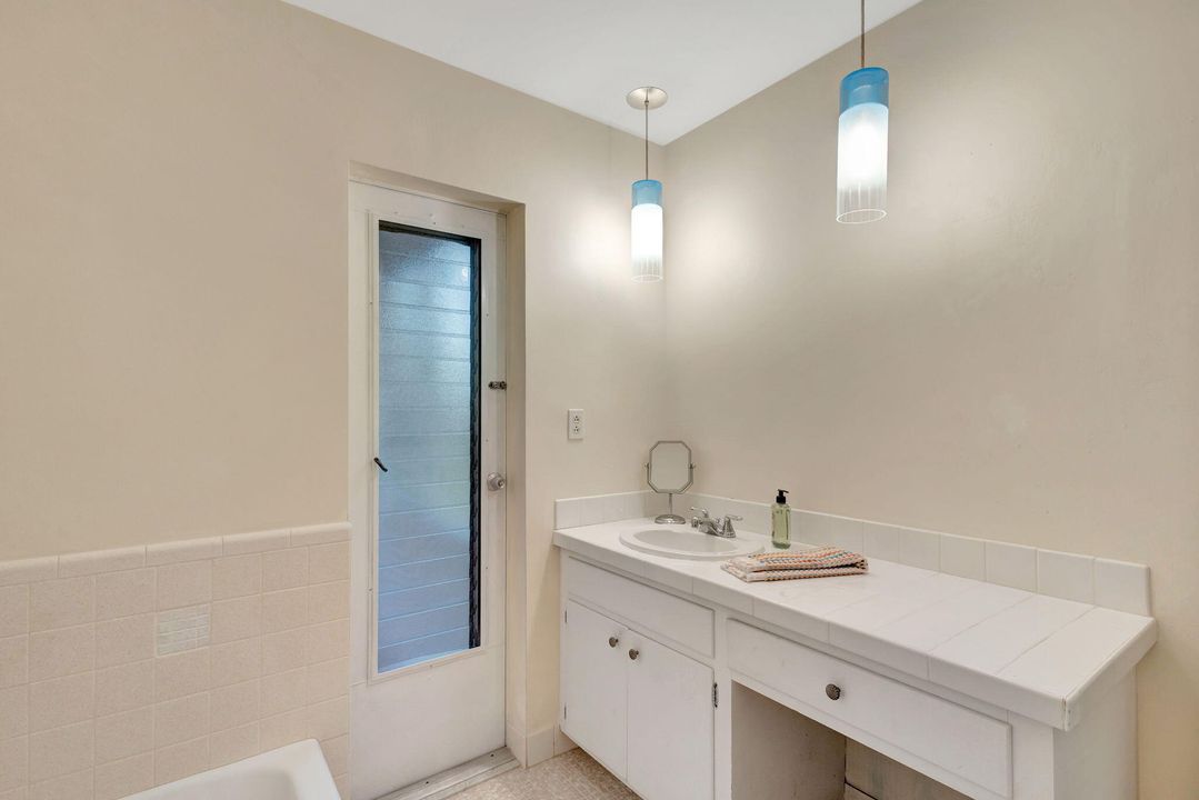 For Sale: $725,000 (2 beds, 2 baths, 1590 Square Feet)