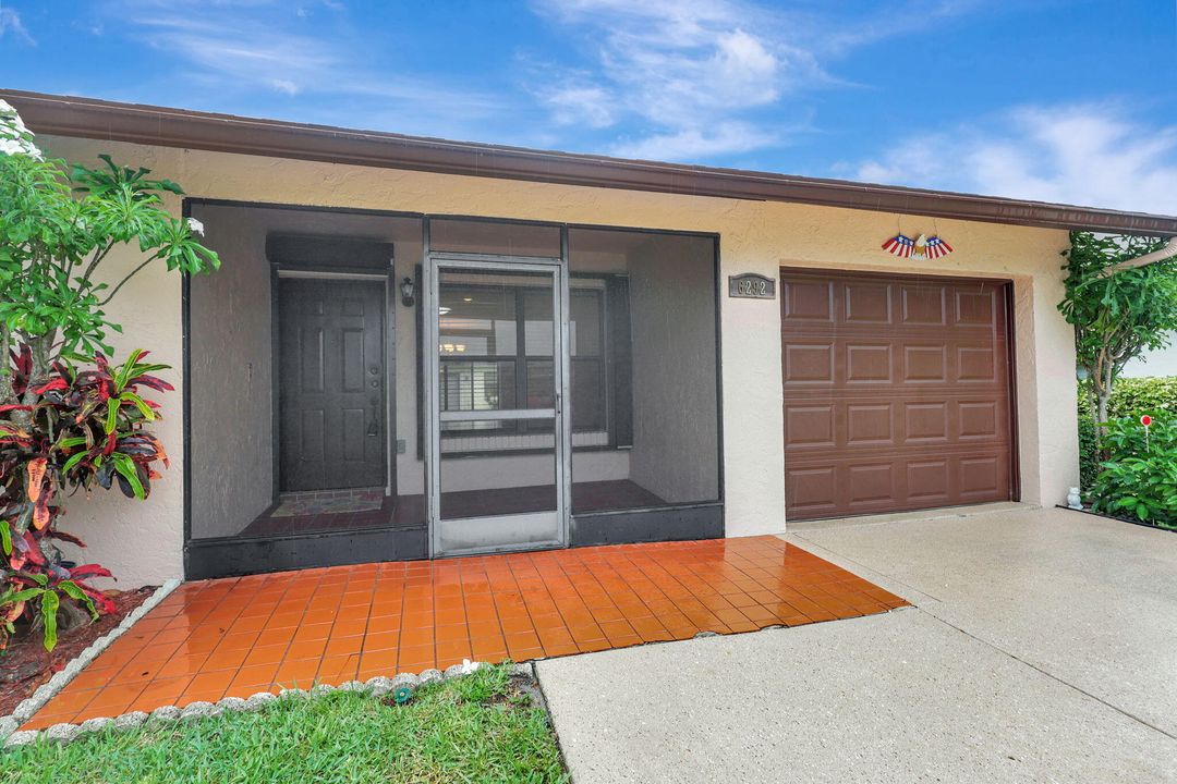 For Sale: $325,000 (2 beds, 2 baths, 1611 Square Feet)