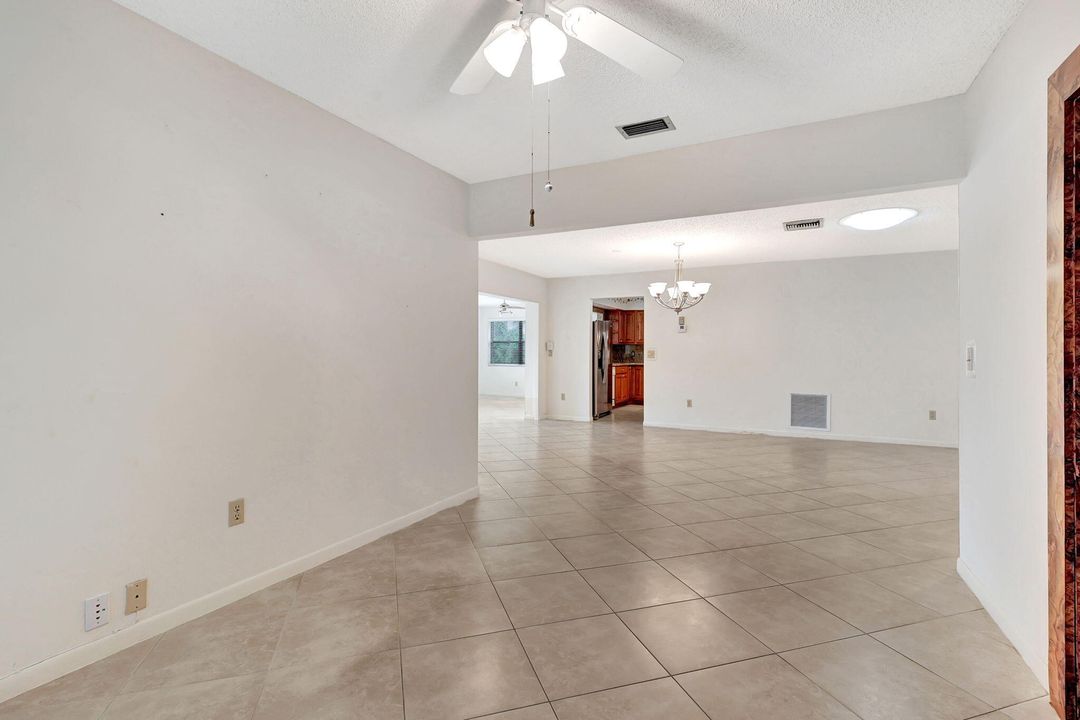 For Sale: $325,000 (2 beds, 2 baths, 1611 Square Feet)