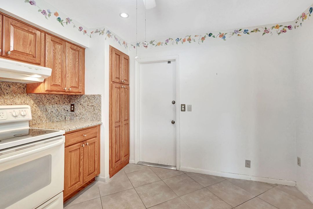 For Sale: $325,000 (2 beds, 2 baths, 1611 Square Feet)