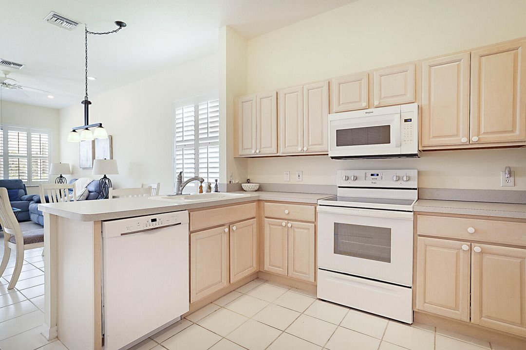 For Sale: $450,000 (2 beds, 2 baths, 1593 Square Feet)