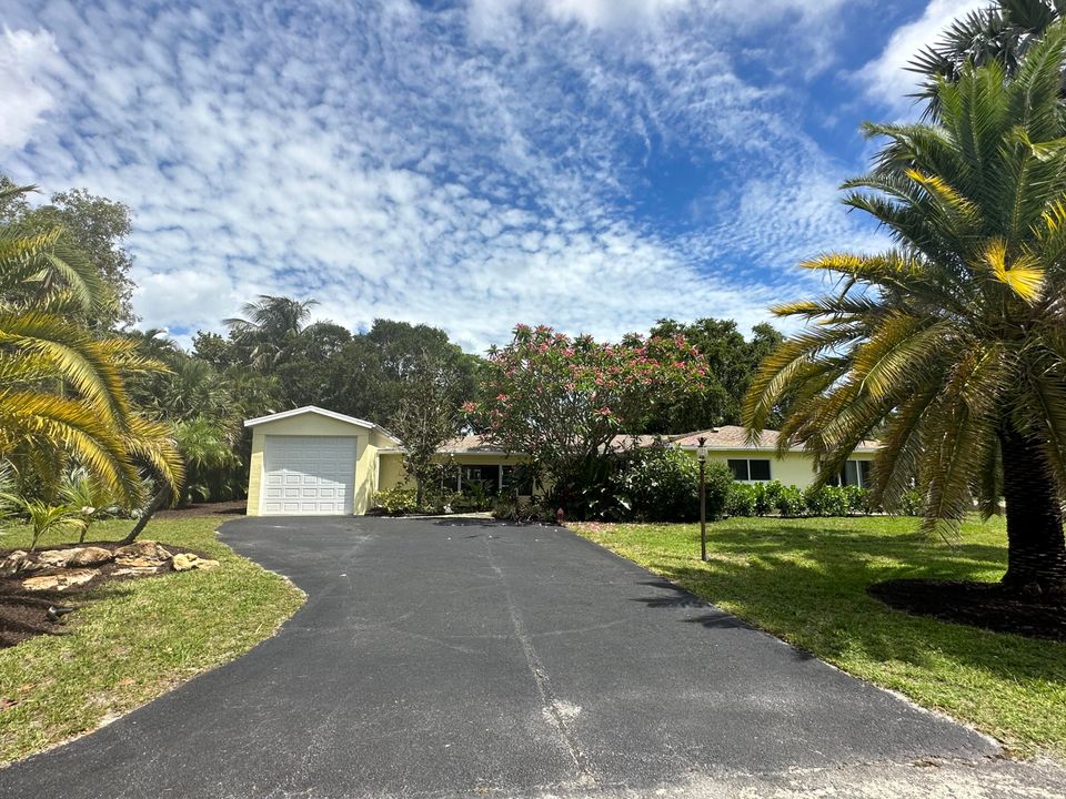 For Sale: $899,999 (2 beds, 2 baths, 2504 Square Feet)